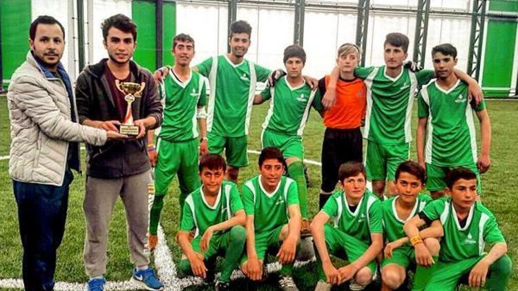 Adilcevazda futbol turnuvası birincisi Göldüzü Köyü ortaokulu