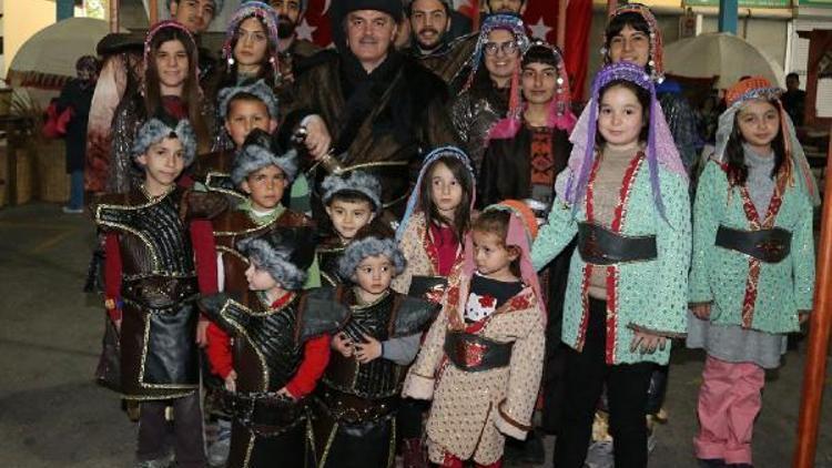 Çocuklar 23 Nisanda Türk kültürünü tanıdı