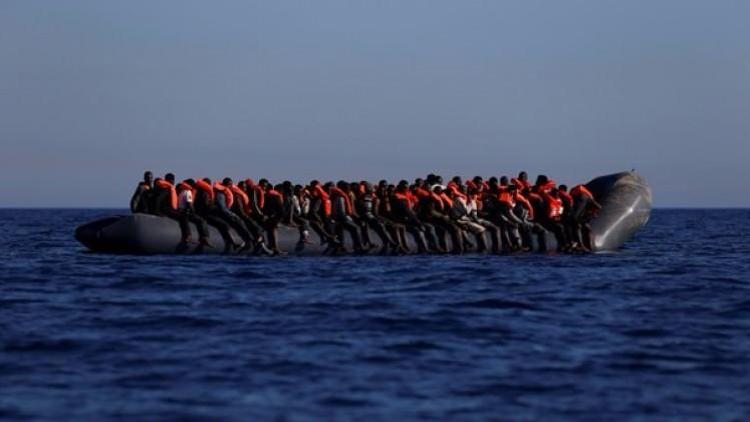 Midilli açıklarında göçmen teknesi battı