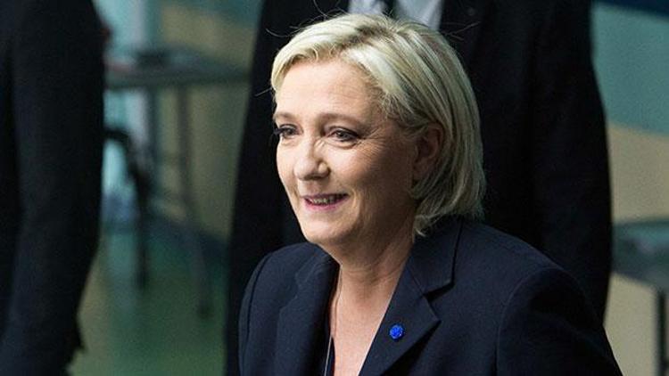 Le Pen, Ulusal Cephe liderliğinden istifa edeceğini açıkladı