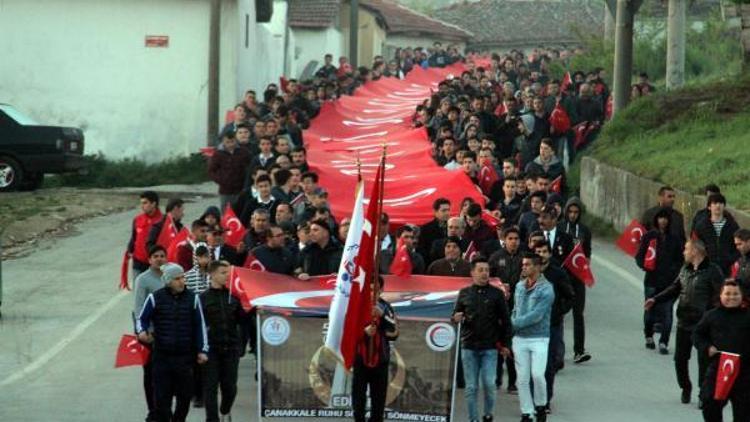 57nci Alay Vefa Yürüyüşünde 102 metrelik Türk Bayrağı taşıdılar