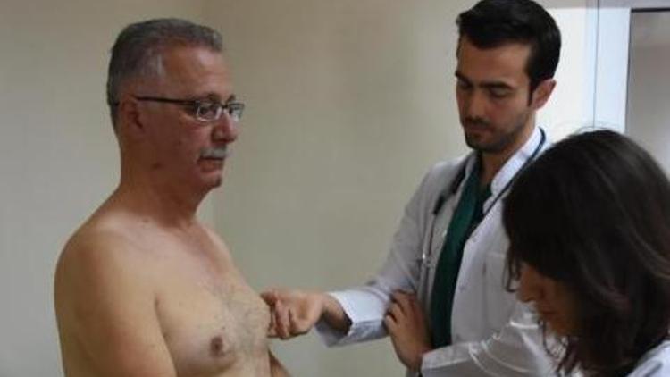 Doktor adayları simüle hasta ile pratik yapıyor