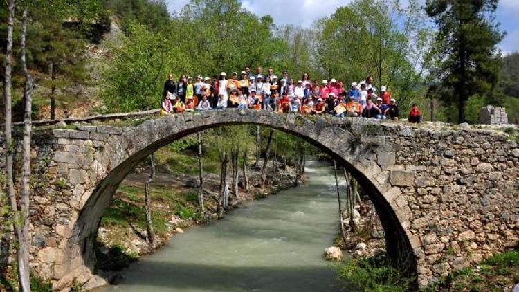 Öğrencilere tarihi ve turistik gezi