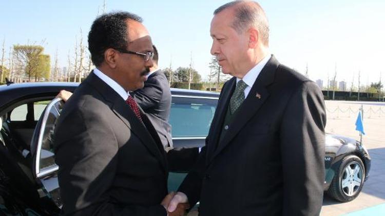 Fotoğraflar //Cumhurbaşkanı Erdoğan, Somalili mevkidaşı Farmajoyu resmi törenle karşıladı