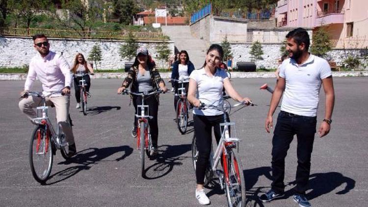 Üniversite öğrencilerine bisiklet