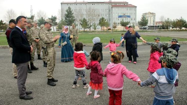 Miniklerden jandarmaya ziyaret