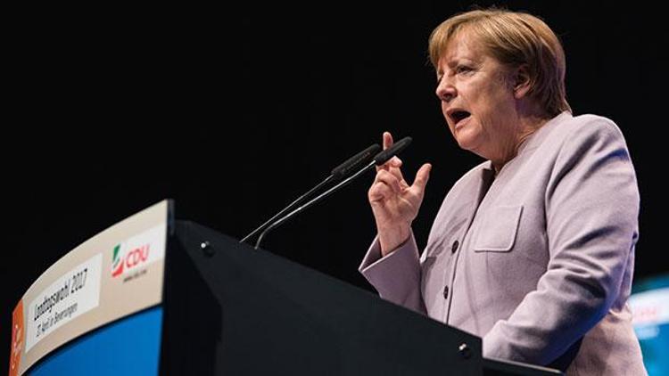 Merkel’den referandum yorumu: Türkiye  rapora yanıt vermeli