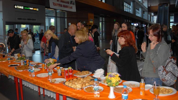 Sarmalı, poğaçalı karşılama töreni