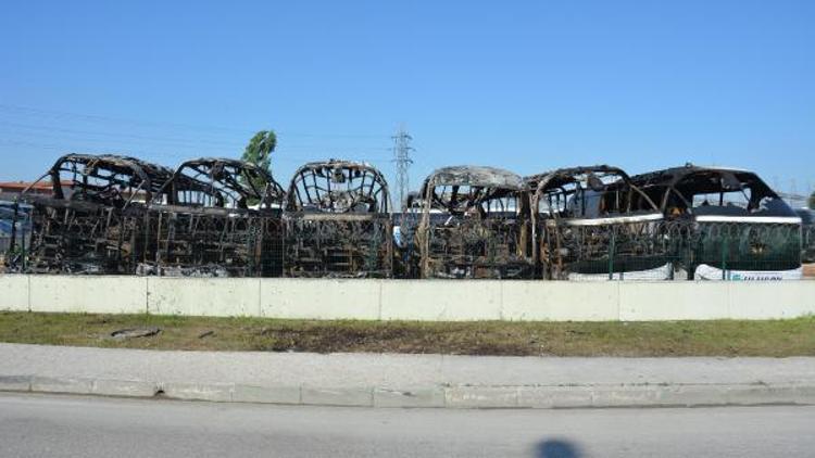 Park halinde bulunan 7 otobüs yandı (2)