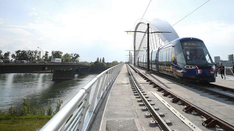 Kehl ile Strazburg arasındaki tramvay seferleri başladı