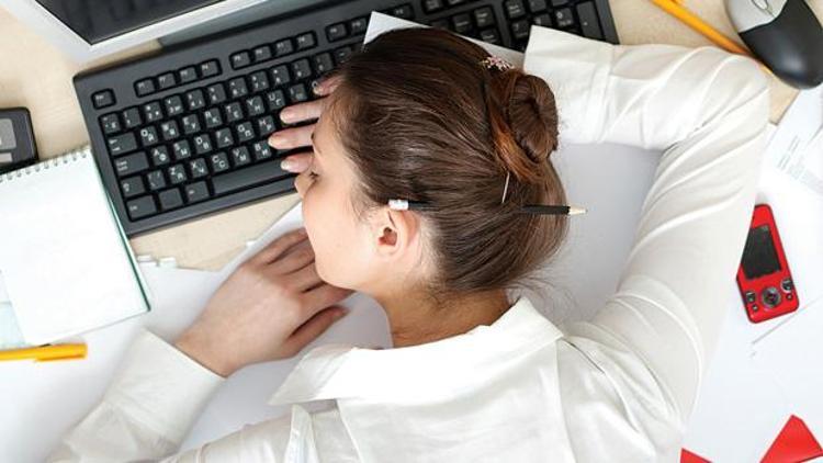 Kronik yorgunluk en çok çalışan kadınlarda görülüyor