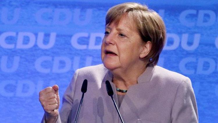 Başbakan Merkel’den çifte vatandaşlığa destek