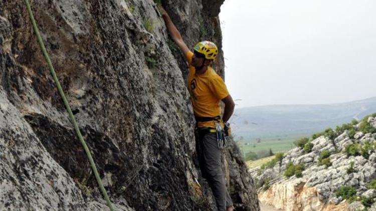 Milli dağcı, doğa tahribatı için tırmandı