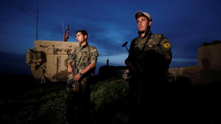 Son dakika... Sınırda YPGli teröristler ve ABD askeri yanyana