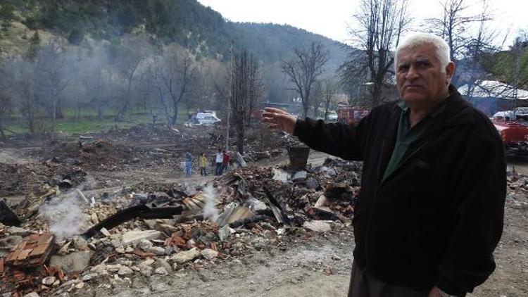 Çorumda köy yangını: 50 ev yandı / ek fotoğraflar