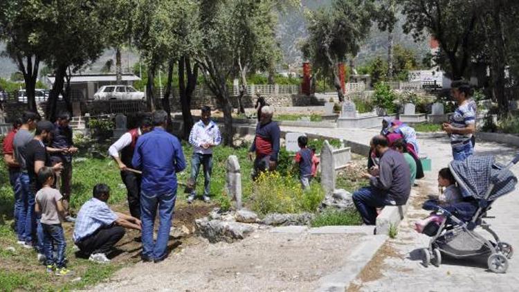 Aşı sonrası öldüğü iddia edilen bebek toprağa verildi