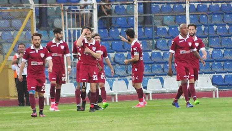 Bandırmaspor deplasmanda Adana Demirsporu dağıttı