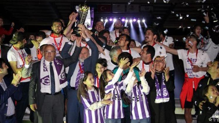 Afjet Afyonspor şampiyonluk kupasını aldı
