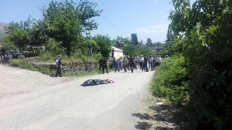 Ceyhanda cinnet: 2 kardeşini ve eşlerini öldürdü