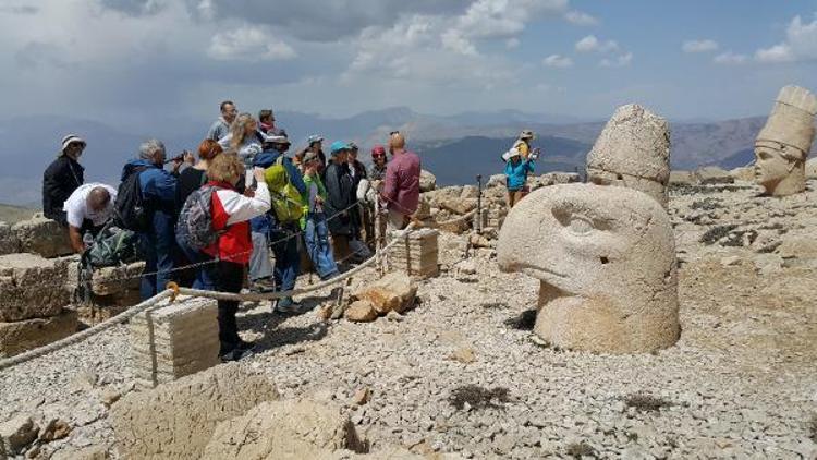 Nemrut Dağında sezon açıldı, ilk yabancı kafile İsrailliler oldu