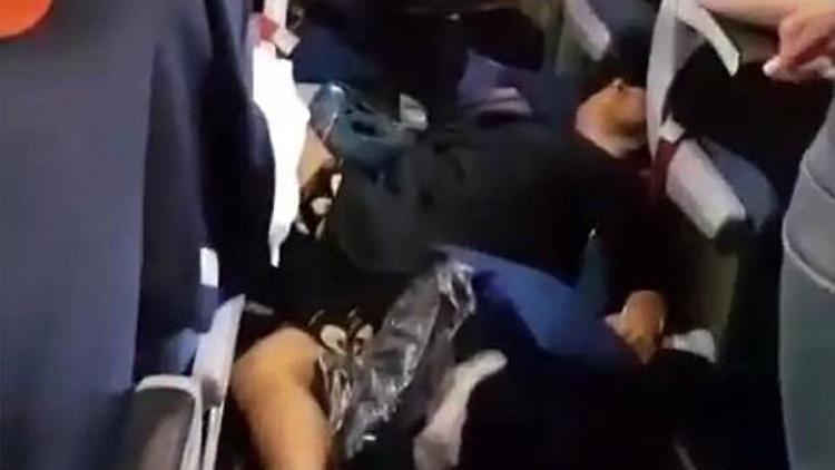 Şiddetli türbülans yolculara vurdu : 20 yaralı