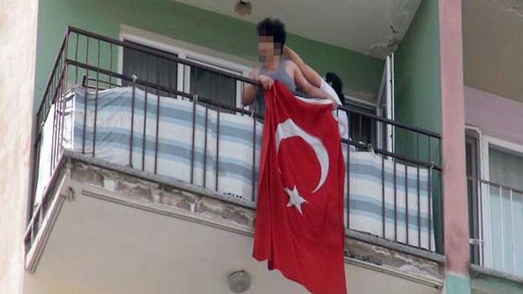 HDPlileri protesto etti Saçından tutup içeri çekmeye çalıştı