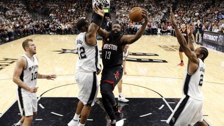 Rockets, saha avantajını Spursten aldı