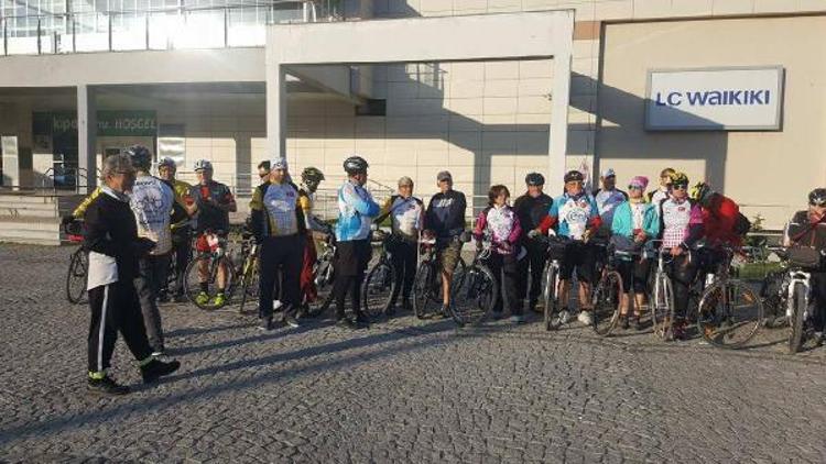 Üç günde 389 kilometre pedal çevirdiler