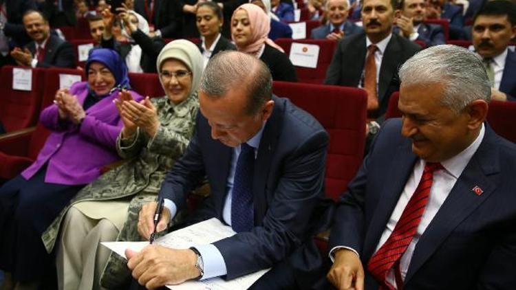 Cumhurbaşkanı Erdoğan, AK Partiye üye oldu (1)
