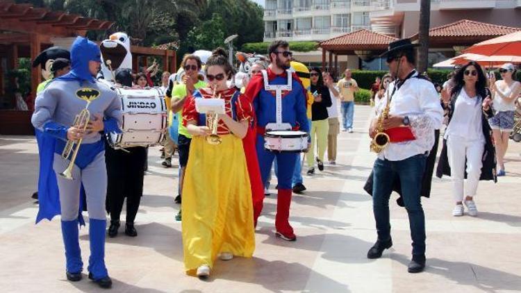 Kemerde turistler için Aile Festivali