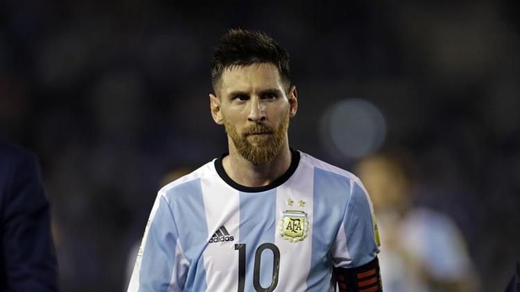 Messi’den sürpriz karar FIFA…