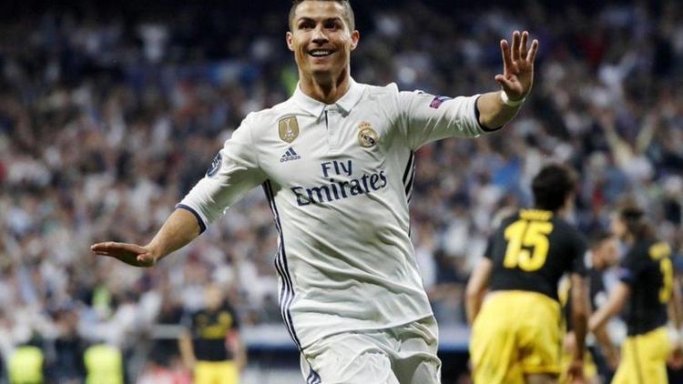 Ronaldo hat-trick yaptı sosyal medya yıkıldı