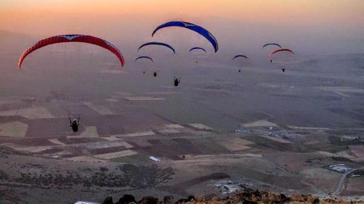 Üniversiteli paraşütçüden başarı