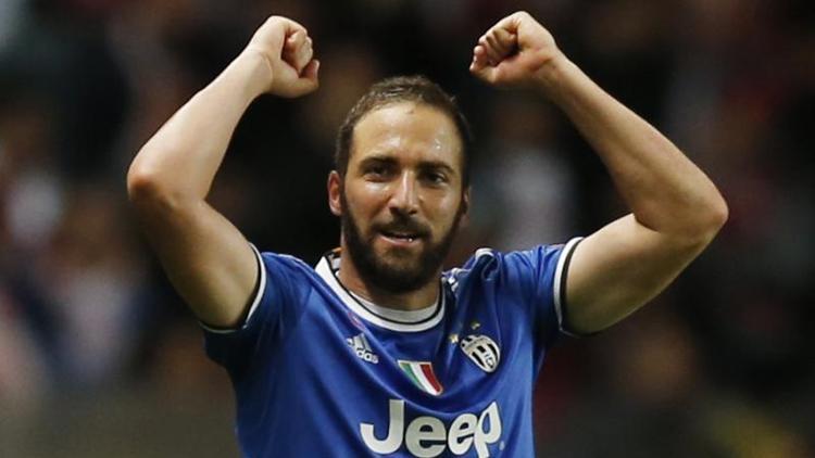 Juventusu Higuain uçurdu