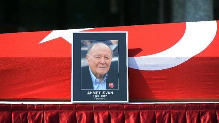 Fotoğraflar // İstanbulun eski belediye başkanı Ahmet İsvan son yolculuğuna uğurlanıyor