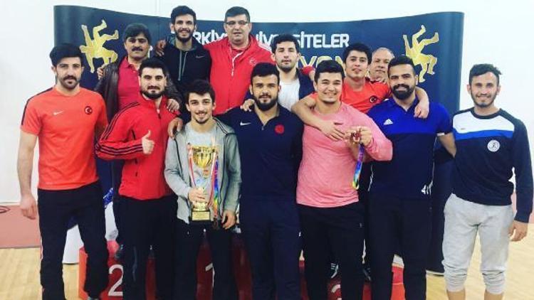 Ömer Halisdemir Üniversitesi güreşte Türkiye 2incisi oldu