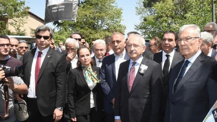 Fotoğraflar //Ahmet İsvan için İBB önünde tören