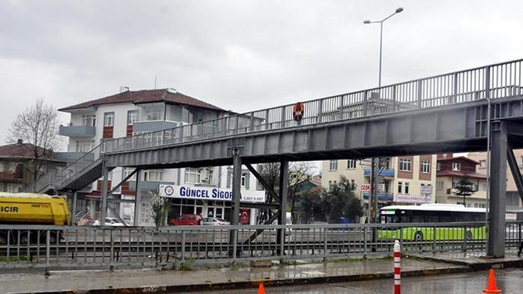 80 yaşındaki kadın Evimin içi gözüküyor dedi, o üst geçit yıkılacak