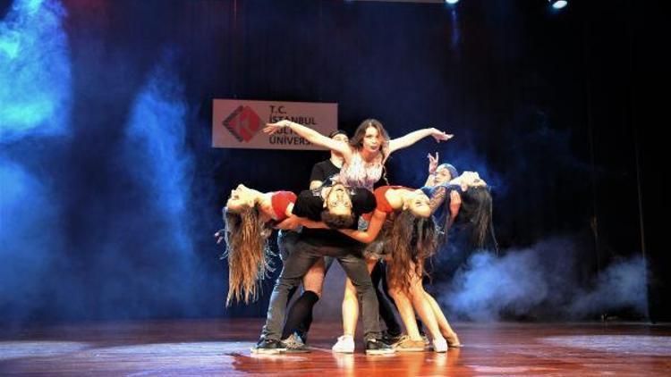 Üniversiteli dansçılar İKÜ festivalinde buluştu