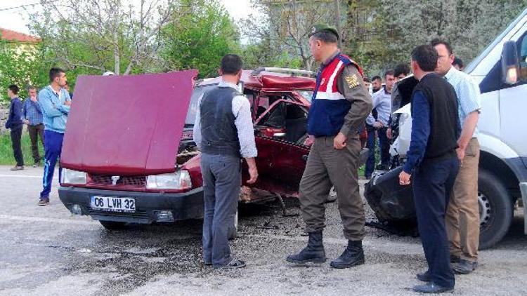 Afyonkarahisarda trafik kazası: 2 yaralı