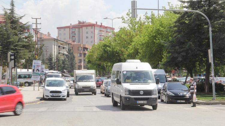 3 şeritli yolda tek şerit trafik