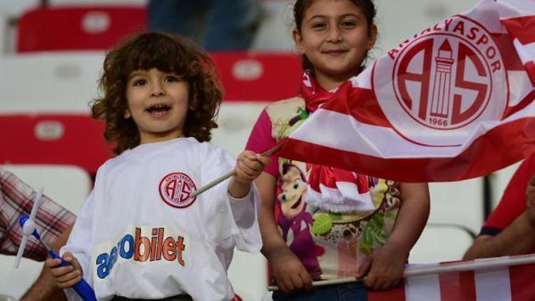 Antalyaspor-Medipol Başakşehir maç fotoğrafları