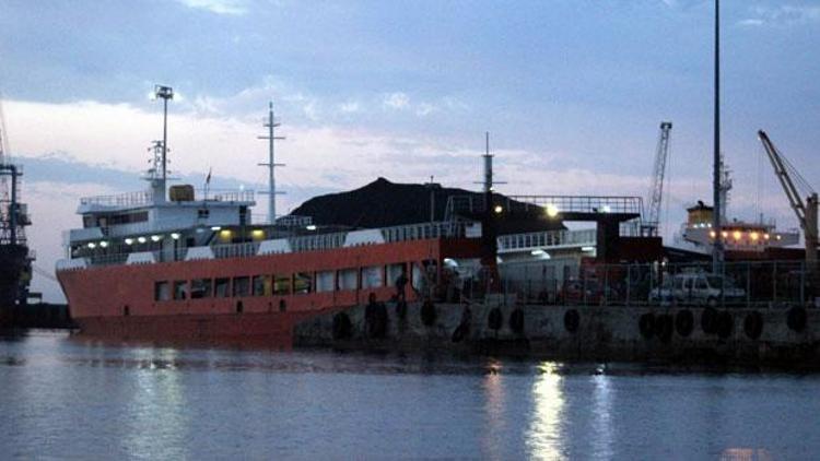 Marmarada feribotla gemi çarpıştı