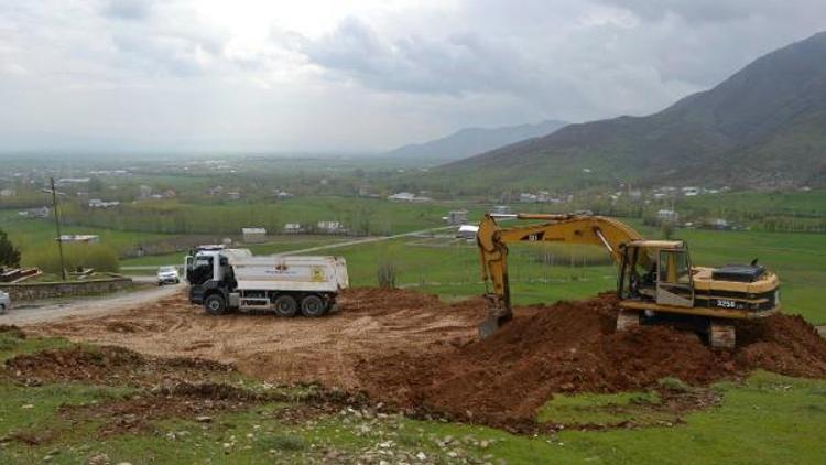 Taşo mezarlığında araç park alanı oluşturuluyor