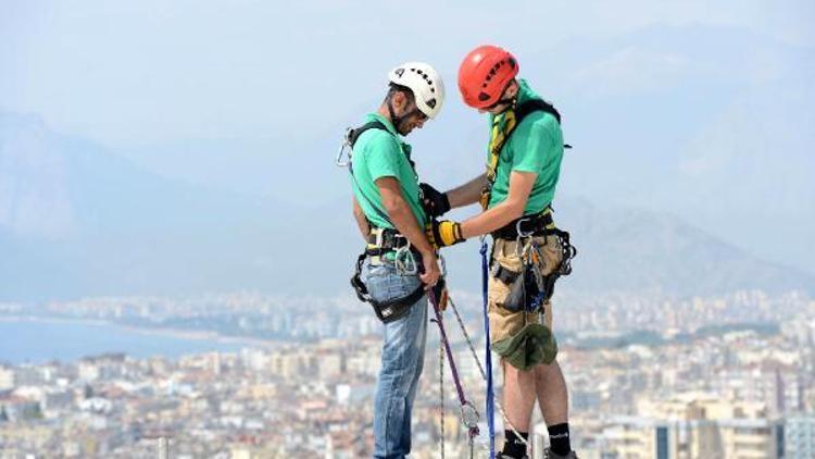 Onlara göre yaptıkları iş kaldırımda yürümekten daha güvenli