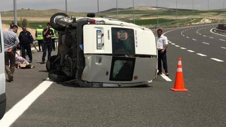 Tarım işçilerini taşıyan minibüs devrildi: 10 yaralı