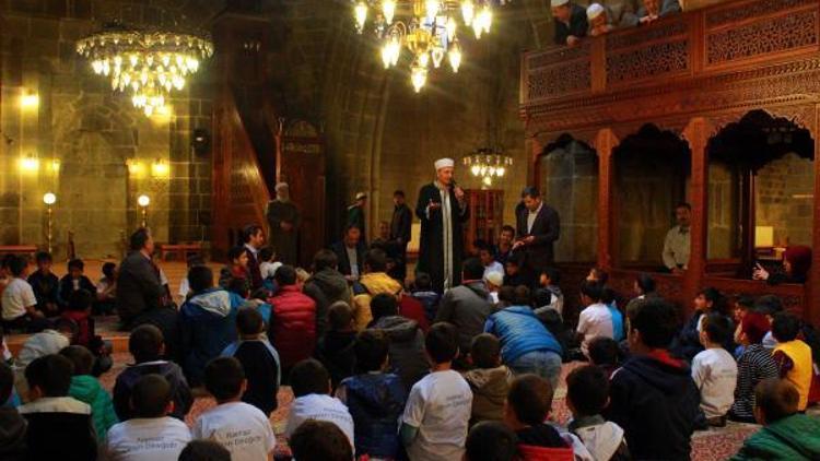 Erzurumda 300 ilkokul öğrencisi Ulu Camide buluştu