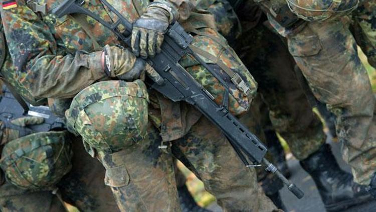 Alman ordusundaki aşırı sağcı skandalı büyüyor