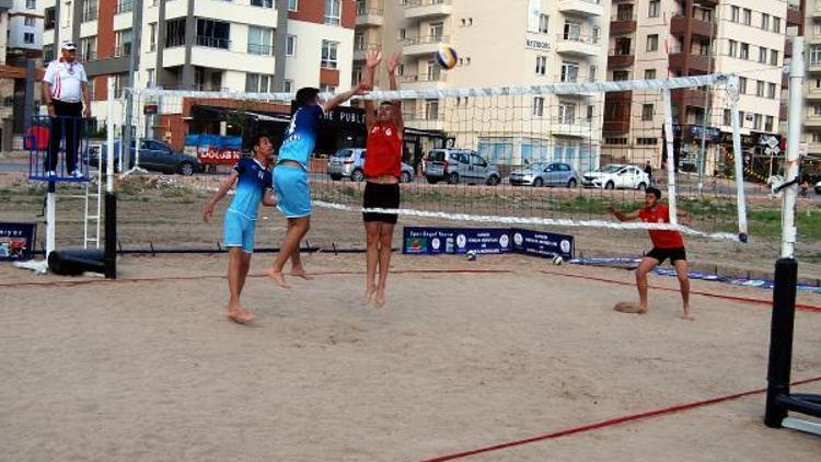 Kayseride plaj voleybol turnuvası