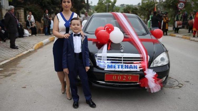 Bakan Işıkın makam aracı, şehit oğlu için düğün aracı oldu